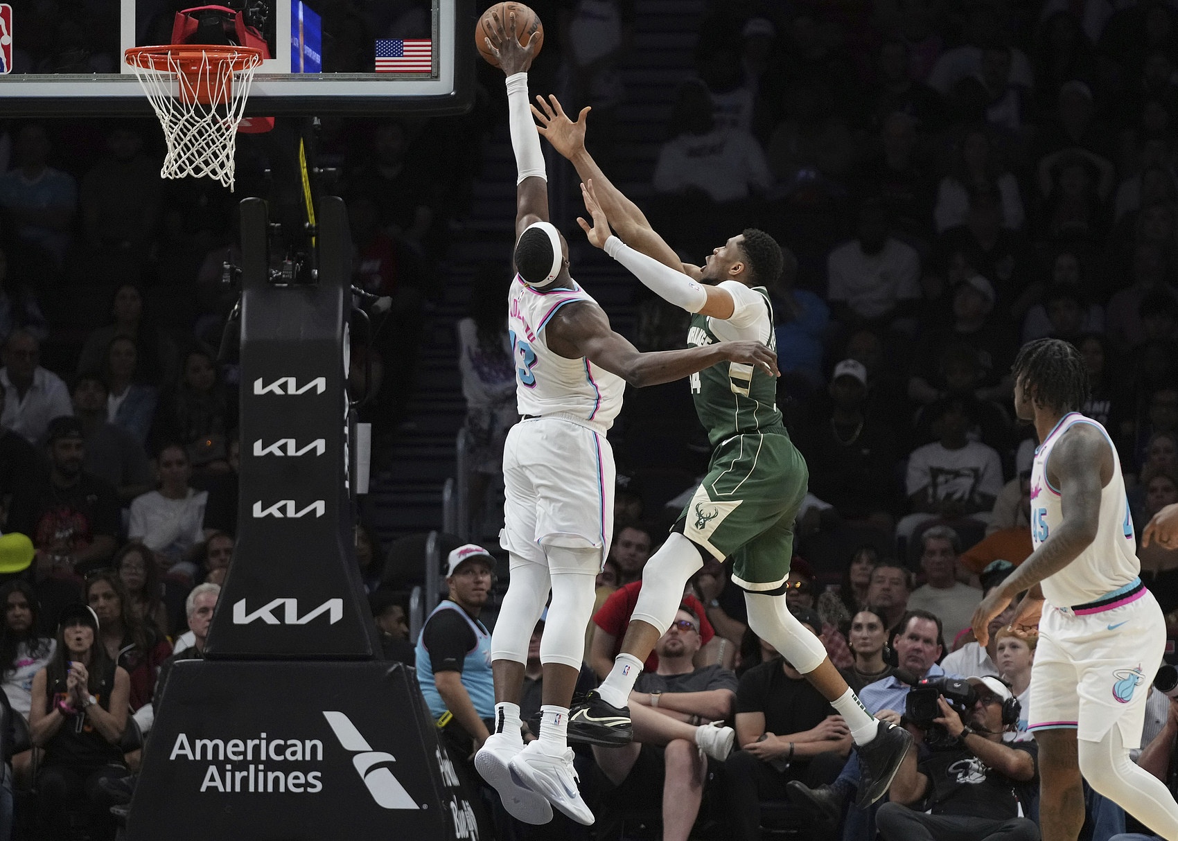 开云登录-队记：热火直到昨晚深夜才得知 雄鹿可能不会在今天交易字母